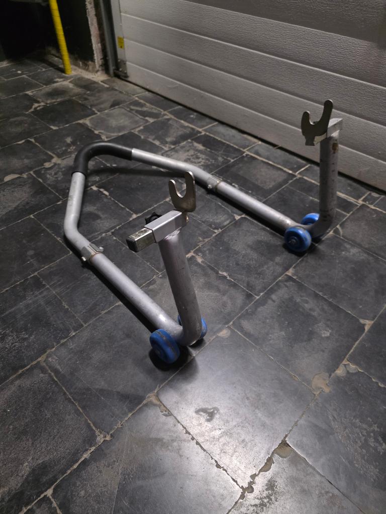 Béquille d'atelier moto, Enlèvement