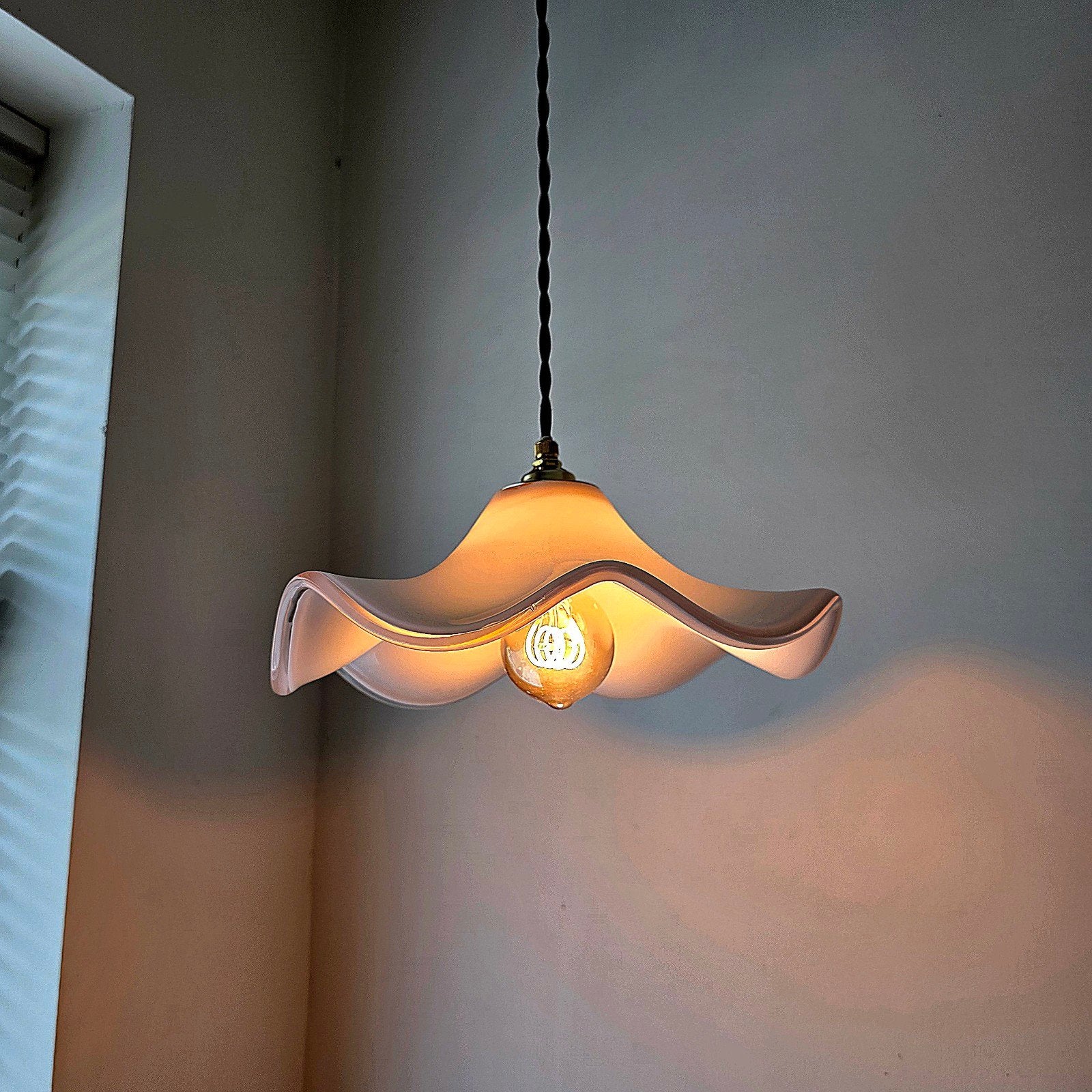 Lampe suspendue vintage en verre de Murano rose clair., Enlèvement ou Envoi