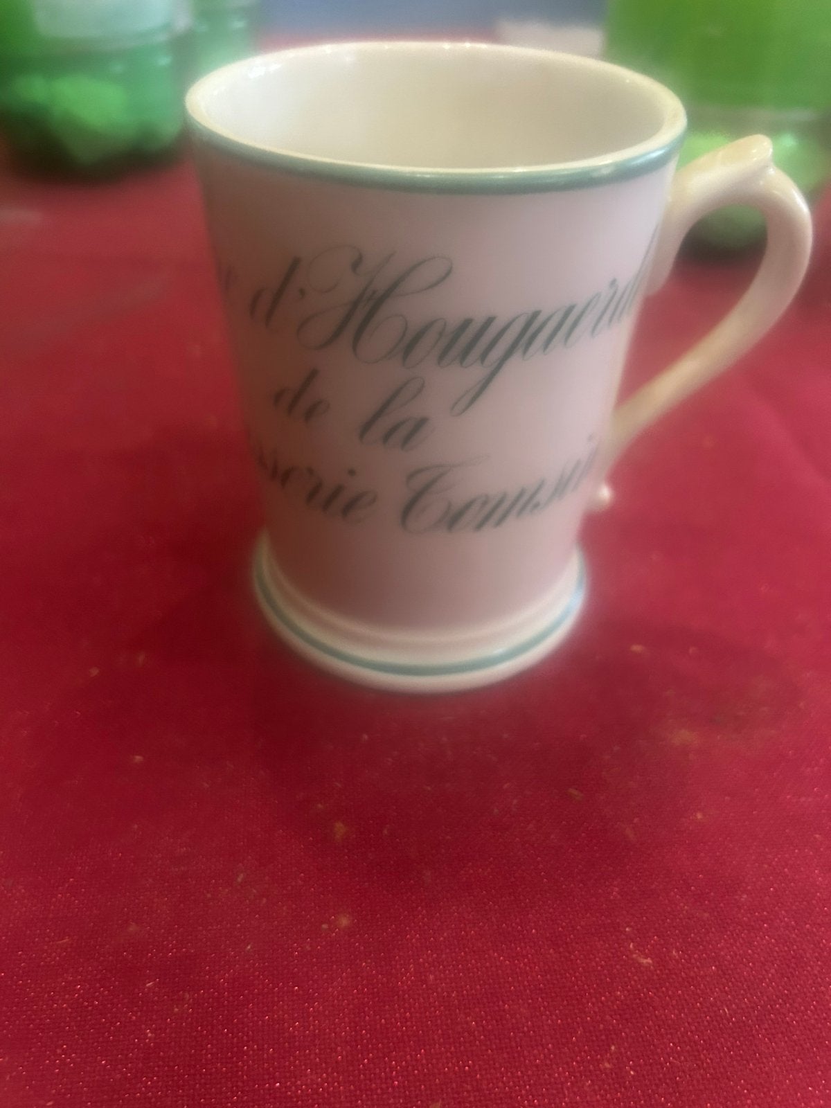 Porcelaine tas tomsin hougaerde met bloem, Enlèvement
