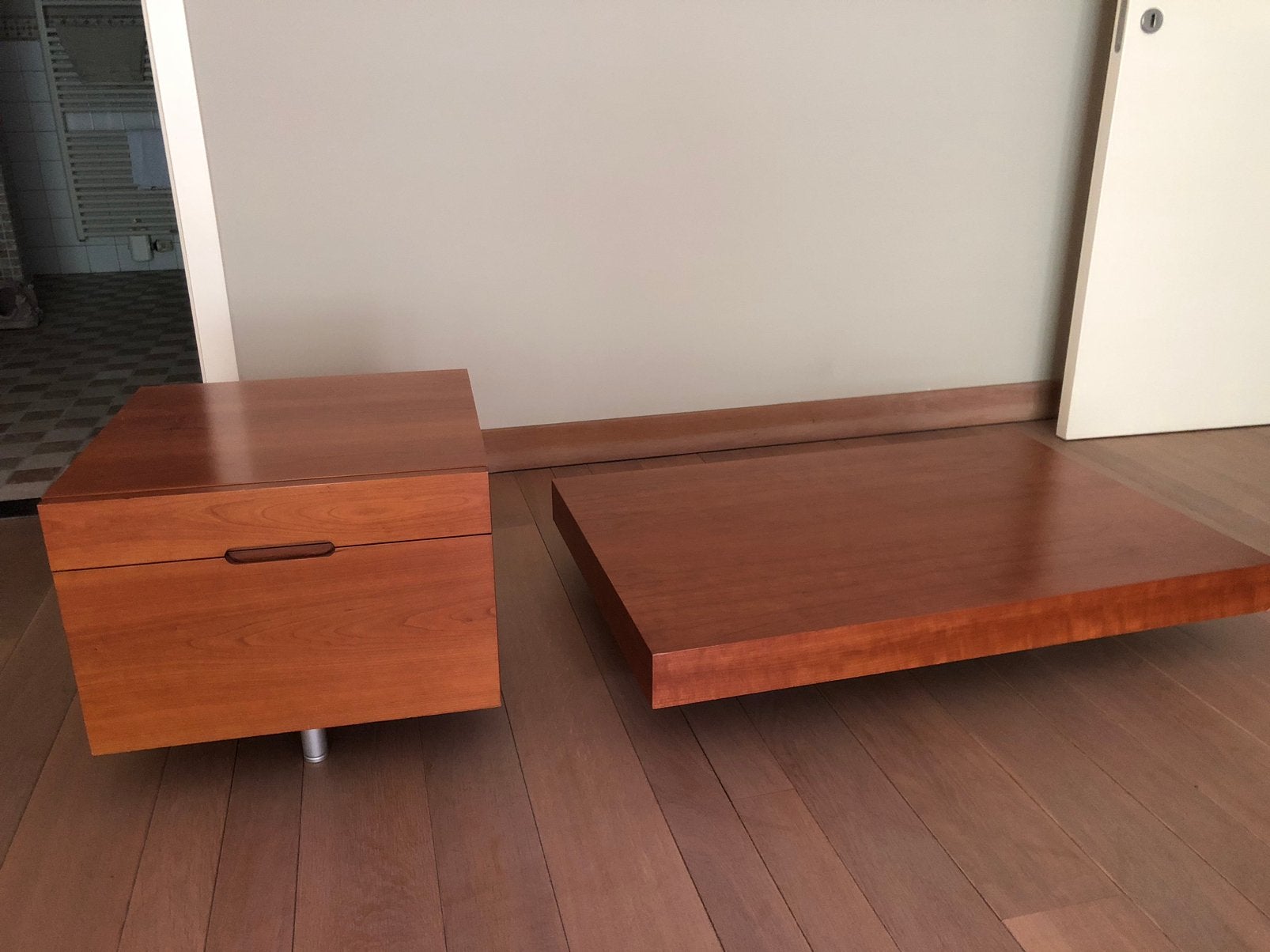 Table de chevet et table de chevet sur pieds, Maison & Meubles, Enlèvement, Comme neuf
