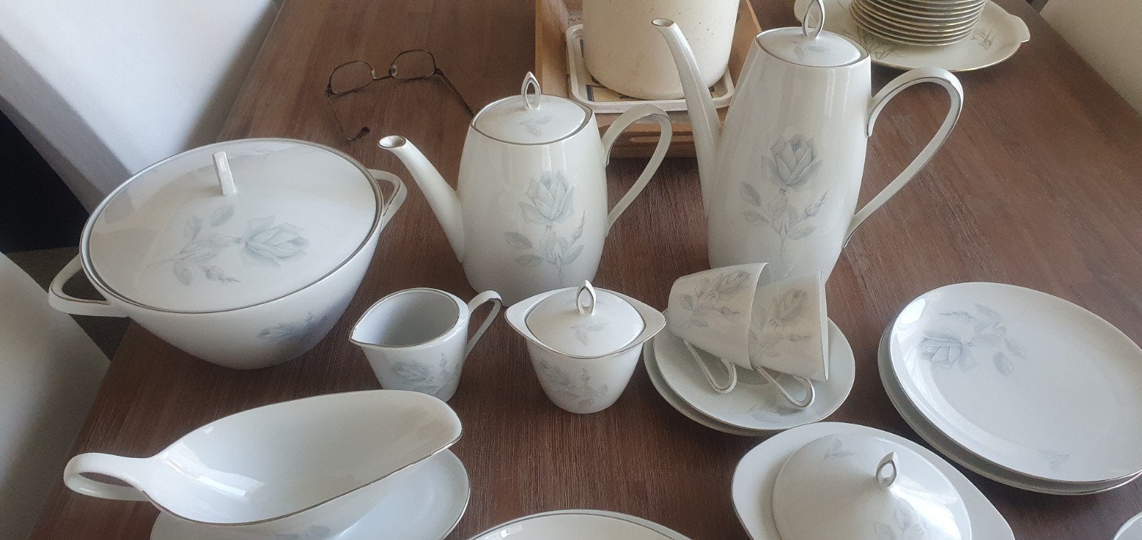 TE KOOP 12 DELIG KOFFIE/,EETSERVIES, Antiek en Kunst, Ophalen