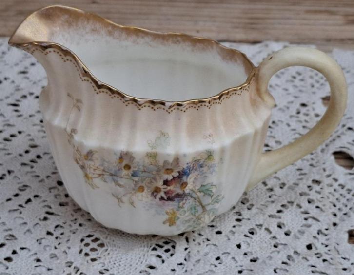 Antiek Engels melkkannetje met veldbloemen, Doulton Burslem, Antiek en Kunst, Ophalen of Verzenden