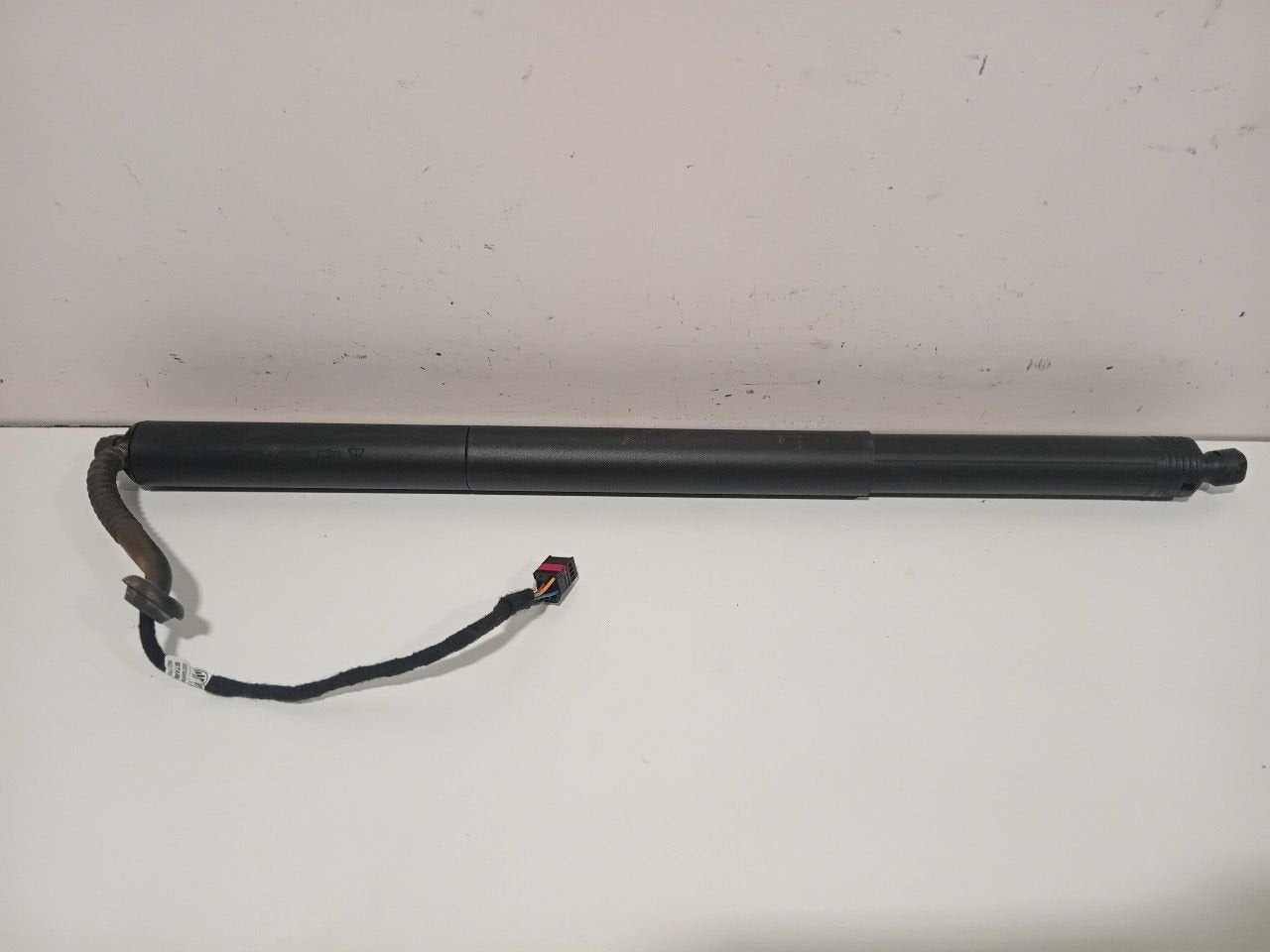 Elektrische achterklep opener rechts Volkswagen Passat, Auto-onderdelen, Onderdelen@venauto.nl, Van der Ven Autorecycling B.V.