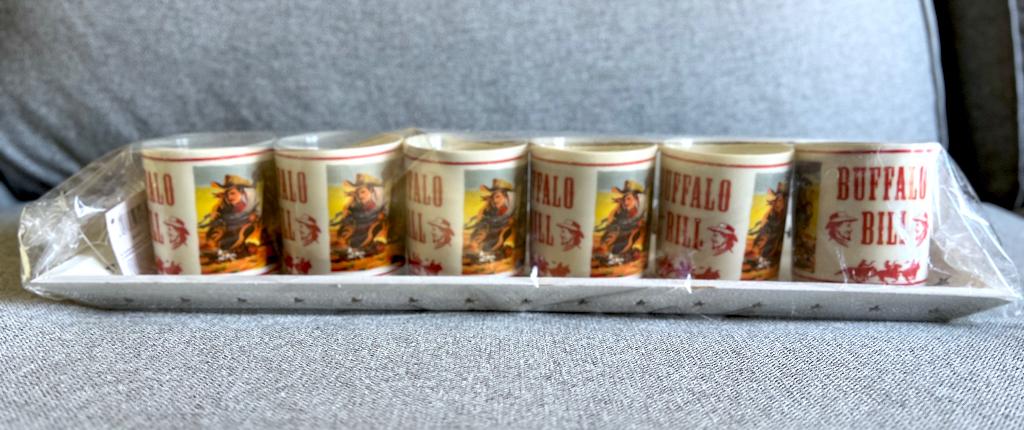 Set van 6 "Buffalo Bill” Bekers + Houten Dienblad /// NIEUW, Ophalen, Overige materialen, Nieuw, Overige stijlen