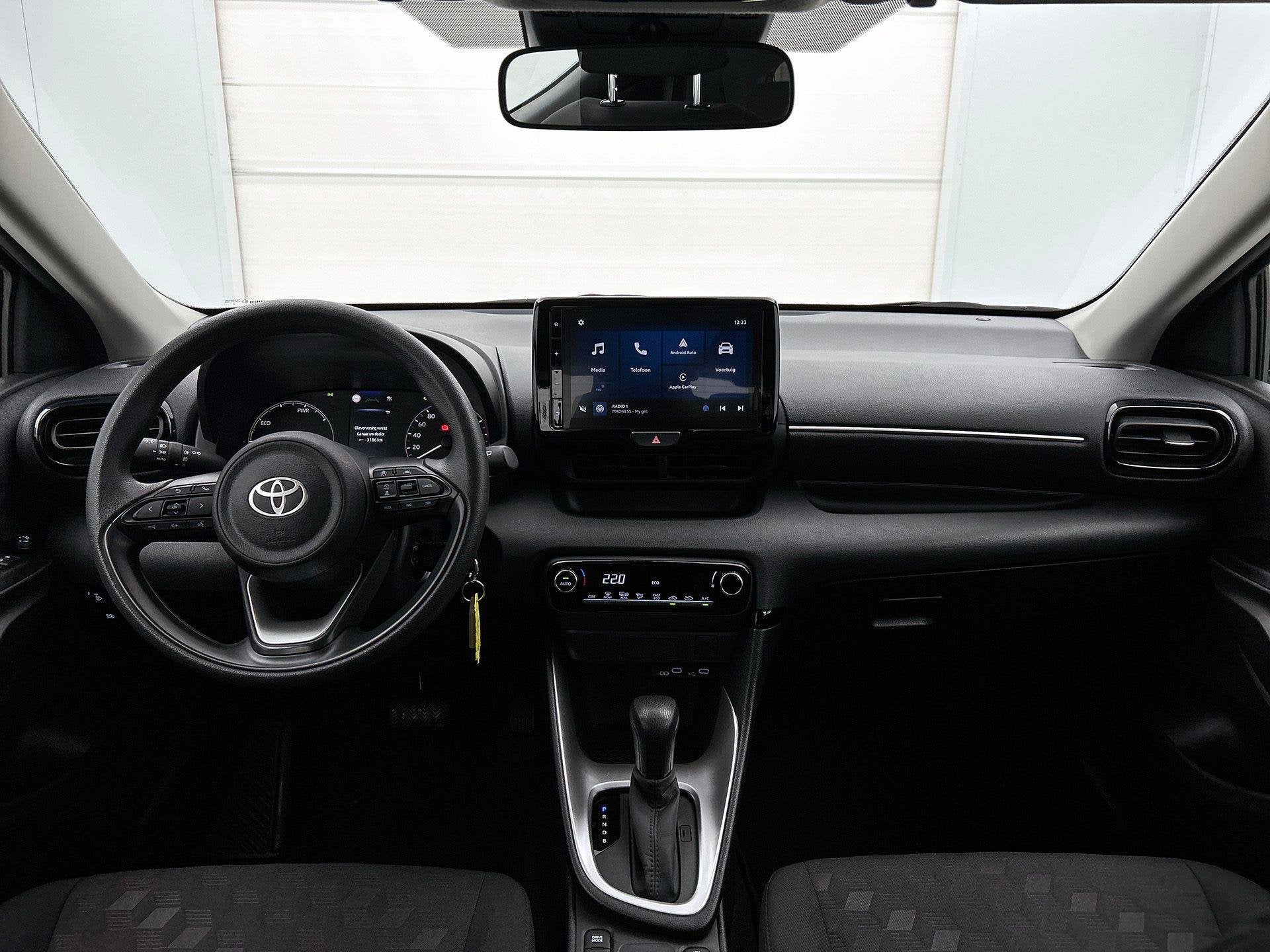 Toyota Yaris 1.5 VVT-i Hybrid Dynamic e-CVT | Navigatie | Ac, Dealer onderhouden, Gebruikt, Overige kleuren, 116 pk