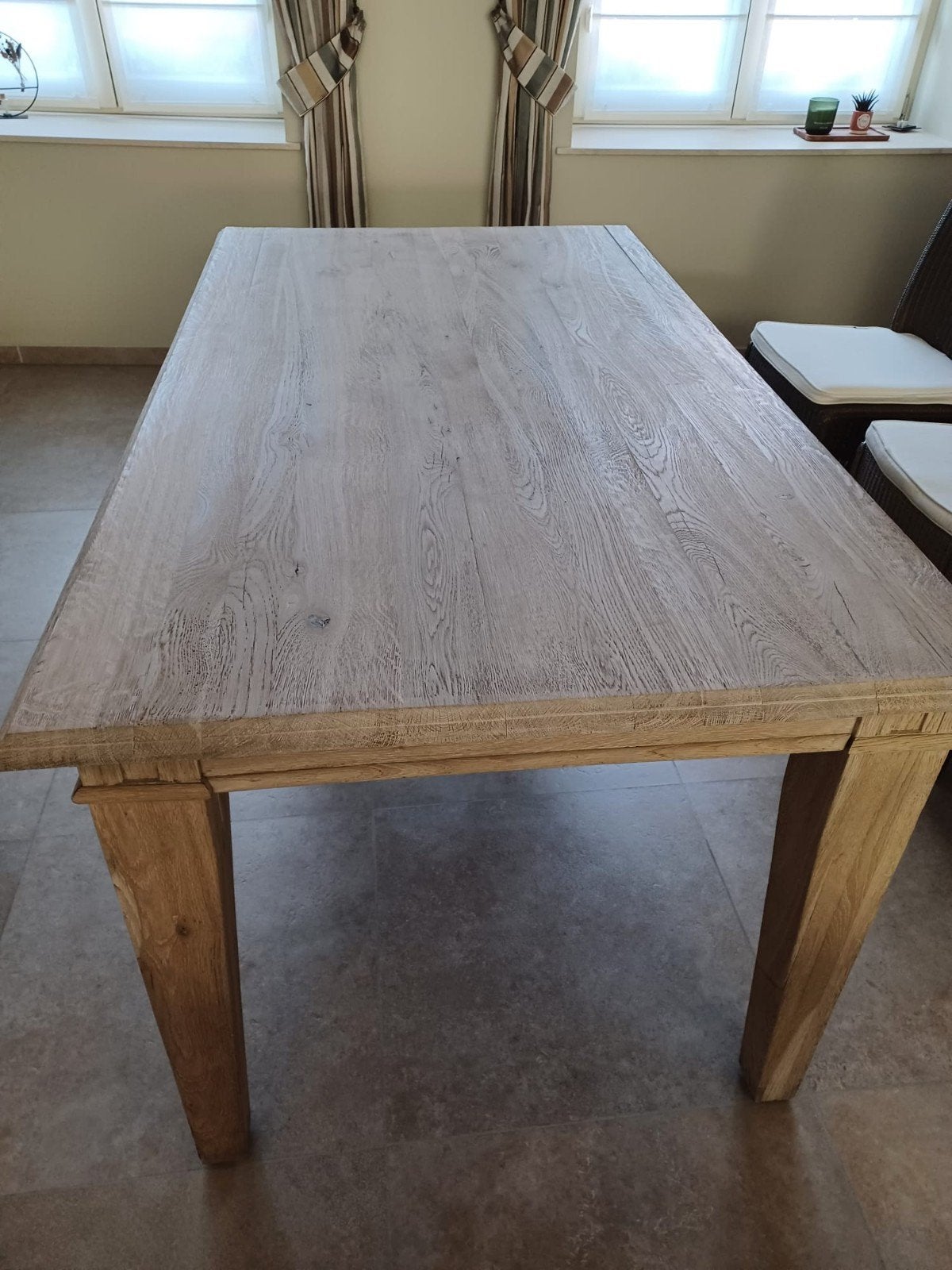 Table à manger en chêne, Enlèvement