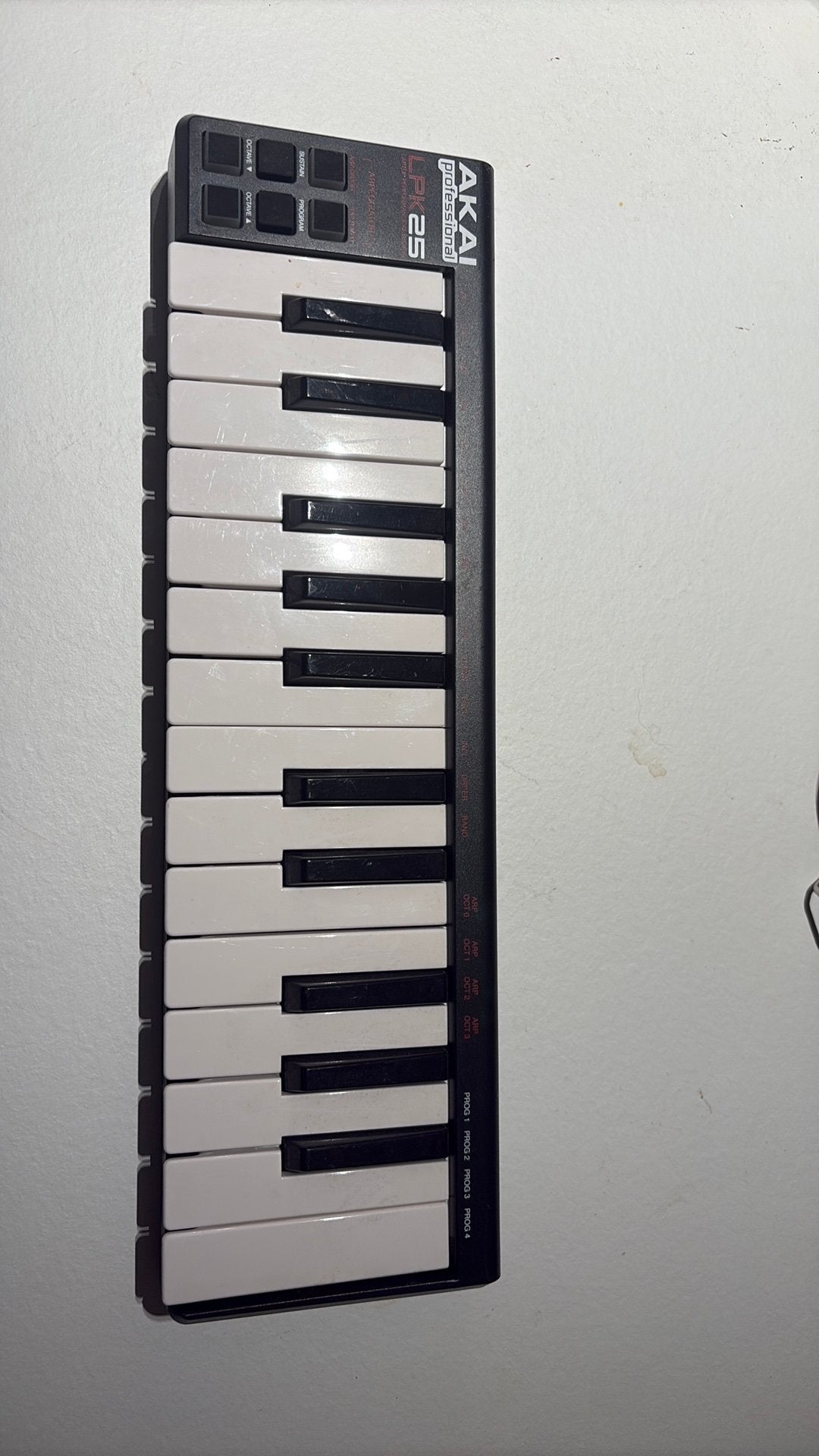 Akai LPK25 midi keyboard, Muziek en Instrumenten, Ophalen, Zo goed als nieuw