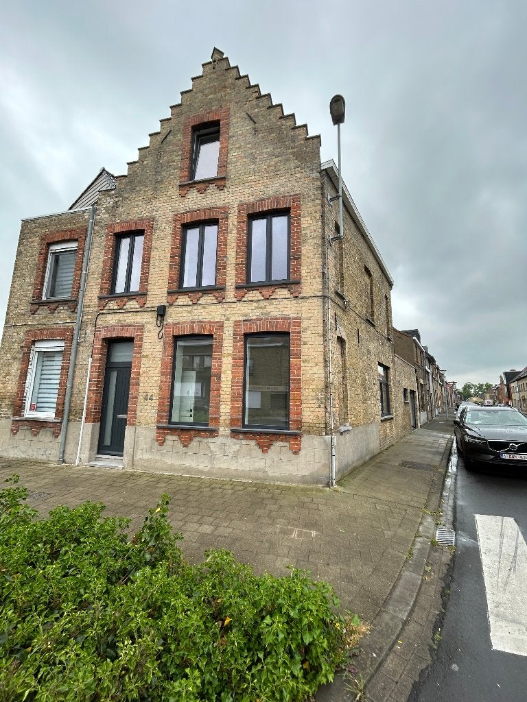 TE HUUR: woning met drie slaapkamers in centrum Veurne, Province de Flandre-Occidentale, 198 kWh/m²/an, 3 pièces, Maison de coin