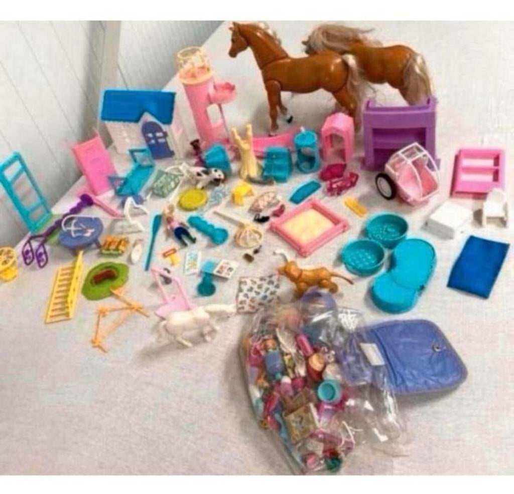 Partij oud vintage speelgoed, barbie cindy stacie mattel set, Verzamelen, Ophalen of Verzenden, Zo goed als nieuw, Accessoires