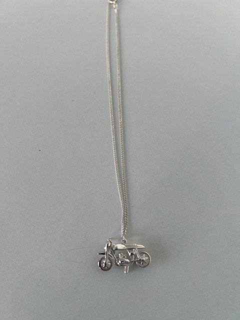 Pendentif de vélo en argent, Neuf, Enlèvement ou Envoi, Autres représentations, Argent