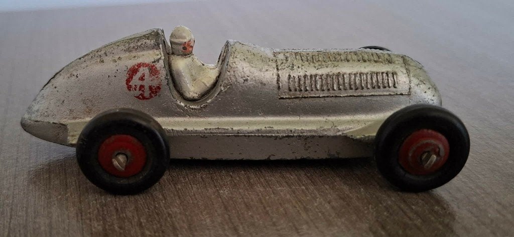 DINKY TOY MERCEDES BENZ W25 SILVER ARROW, Hobby & Loisirs créatifs, Enlèvement ou Envoi, Utilisé, Voiture, Dinky Toys
