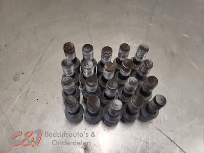 Kit boulons de roue d'un Opel Vivaro, -, Opel, 3 mois de garantie, Utilisé