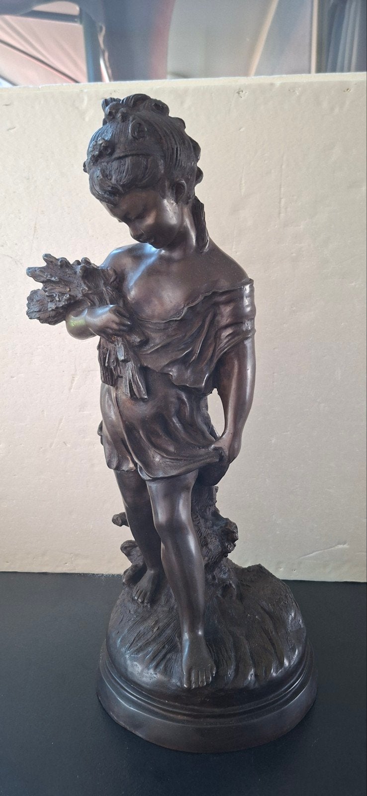 Très beau bronze représentant une jeune femme, 52 cm de haut, Antiquités & Art, Enlèvement ou Envoi, Bronze