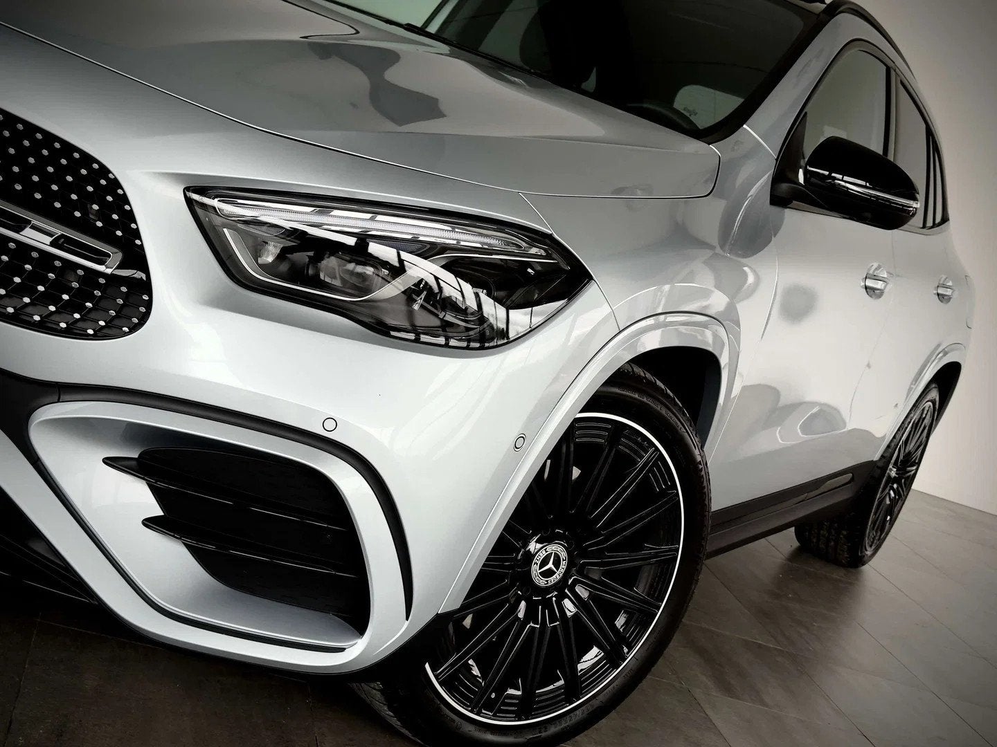 Mercedes-Benz GLA 180 PACK AMG-1ERPRO-T.O-COCKPIT-CARPLAY-CA, Gebruikt, 4 cilinders, 136 pk, Alcantara