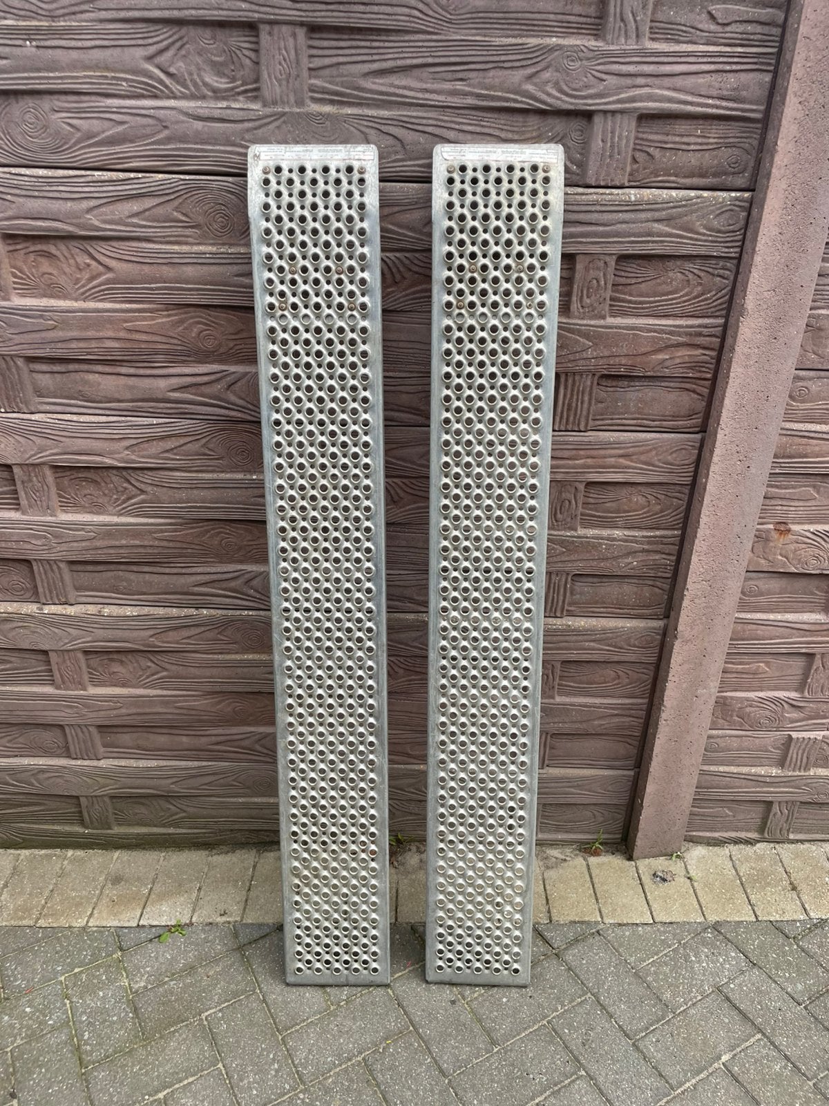 2 oprijplaten van 400 kg, Ophalen, Zo goed als nieuw