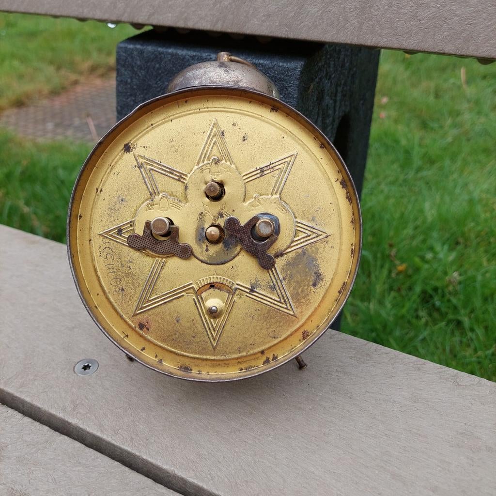 Vieux réveil ww2 duitse wo2 casque Allemand us german, Enlèvement ou Envoi, Autres, Casque ou Béret