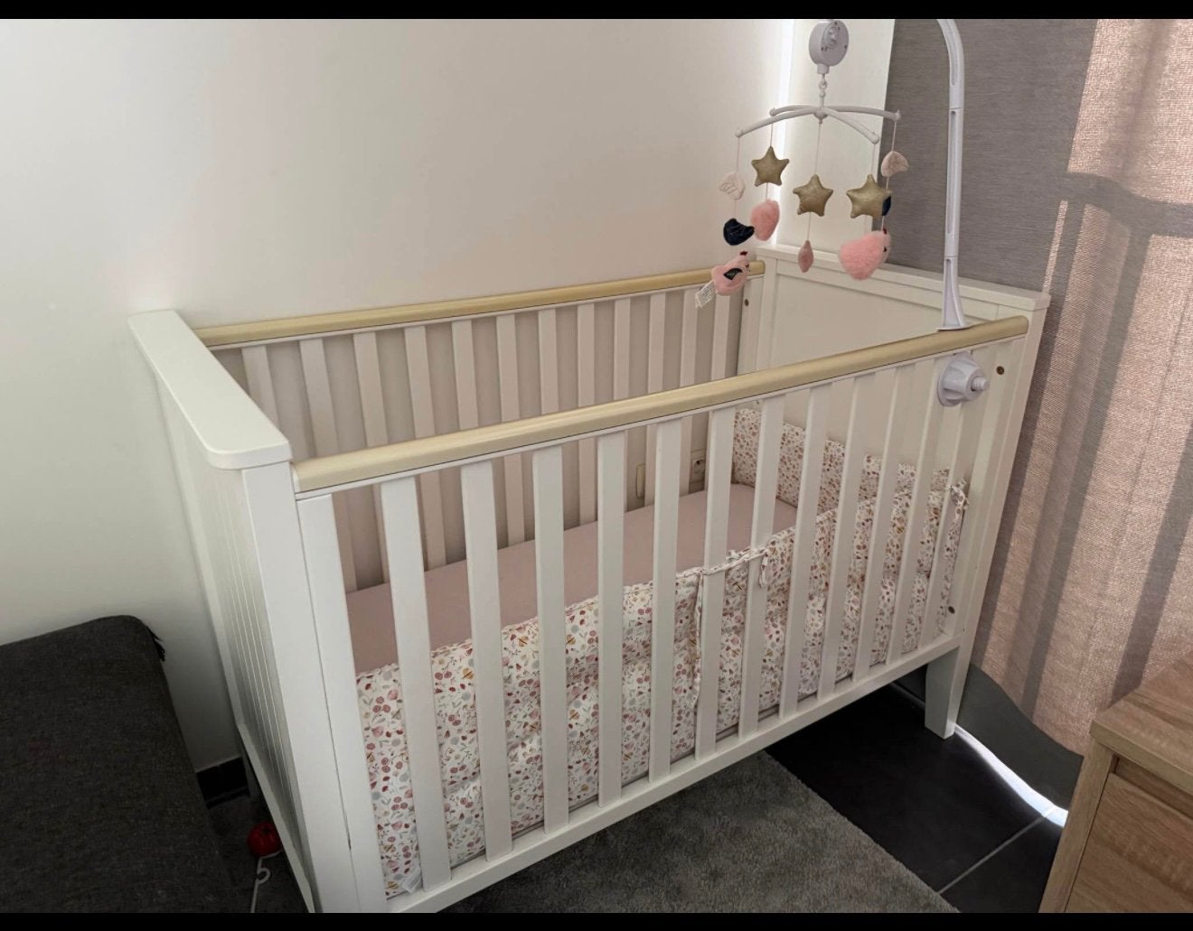 Babybedje met matras – zeer goede staat, Kinderen en Baby's, Ophalen, Zo goed als nieuw