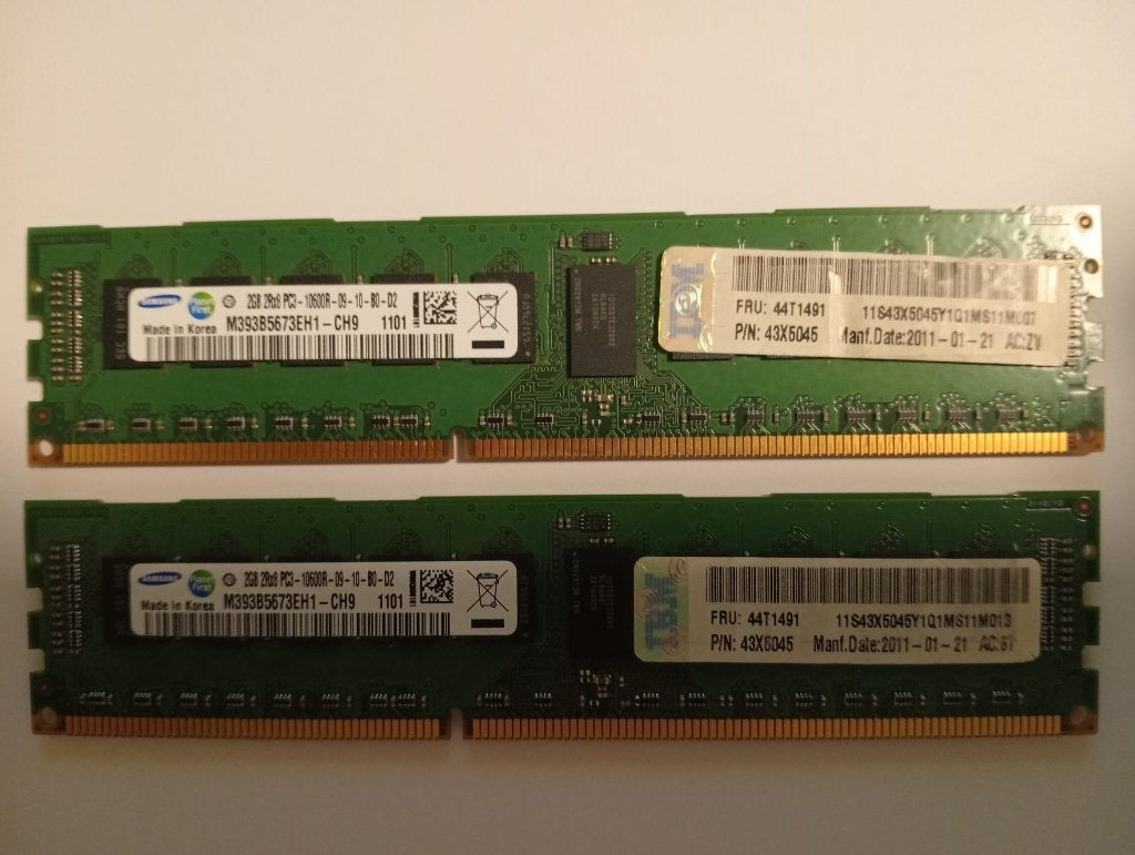 Lot de 2 barrettes RAM serveur DDR3 ECC Registered 2 Go, Enlèvement ou Envoi, Reconditionné, DDR3, Serveur
