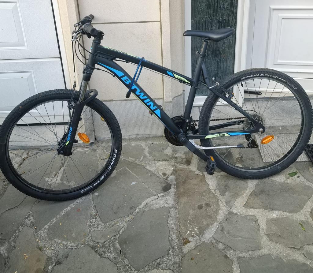 B’Twin Rockrider 340 mountainbike, Fietsen en Brommers, Ophalen, Zo goed als nieuw