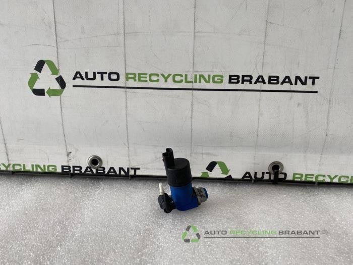 Ruitensproeierpomp voor van een Renault Clio, Gebruikt, -, -, Ophalen of Verzenden