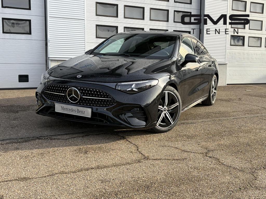Mercedes-Benz CLA 180 140 Years Edition, Auto's, Stof, Zwart, 4 cilinders, 136 pk