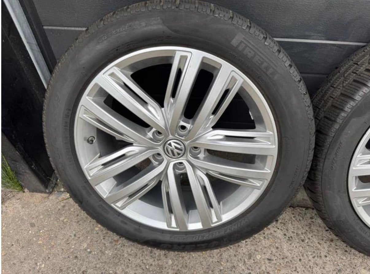 VW TIGUAN WINTERSET 235/50/R19 “AUCKLAND”, Auto-onderdelen, Banden en Velgen, Gebruikt, Banden en Velgen, Winterbanden, 235 mm