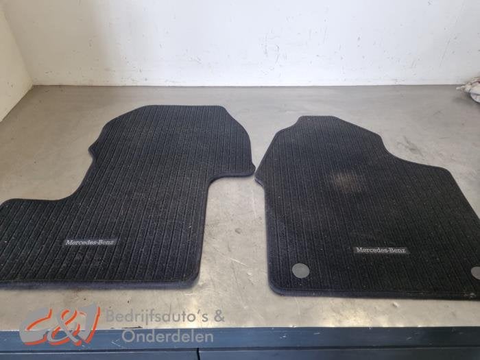 Kit tapis d'un Mercedes Sprinter, 3 mois de garantie, Utilisé, -, -
