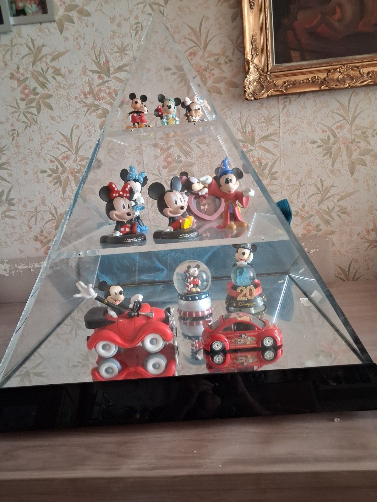 pyramide de verre, Enlèvement
