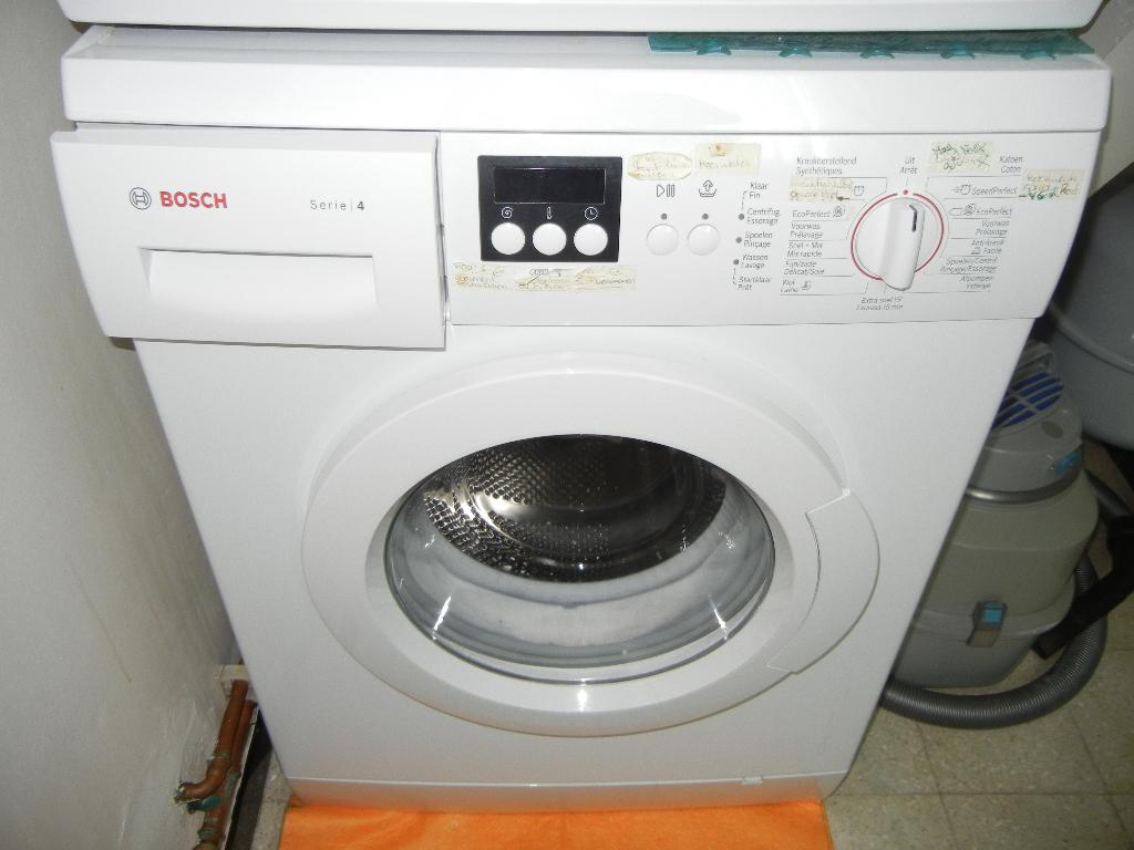 wasmachine bosch serie 4 IZEGEM        80 EURO, Elektronische apparatuur, Wasmachines, Ophalen, Gebruikt, Energieklasse A of zuiniger