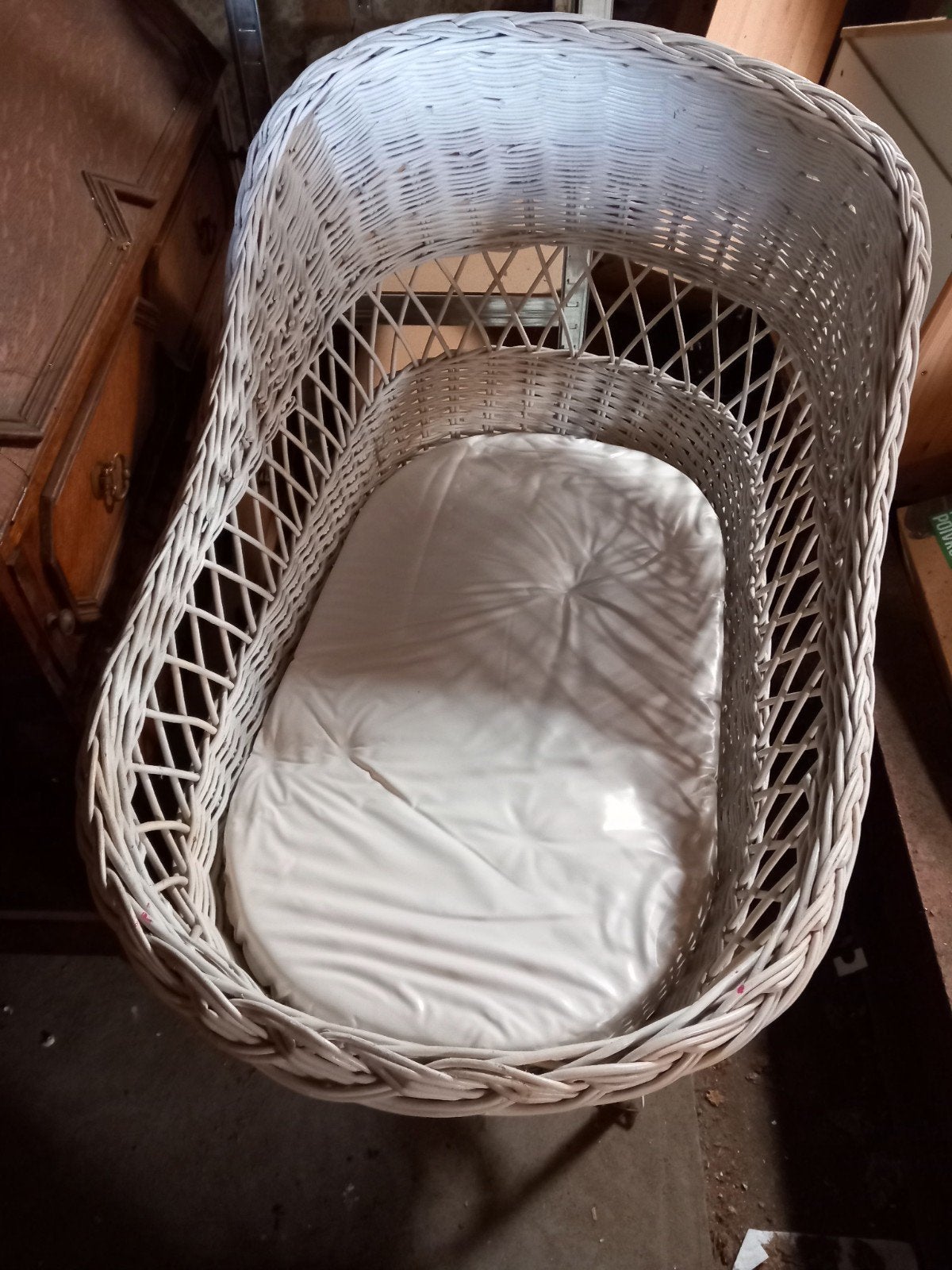 Rieten babywieg, Ophalen, Wieg