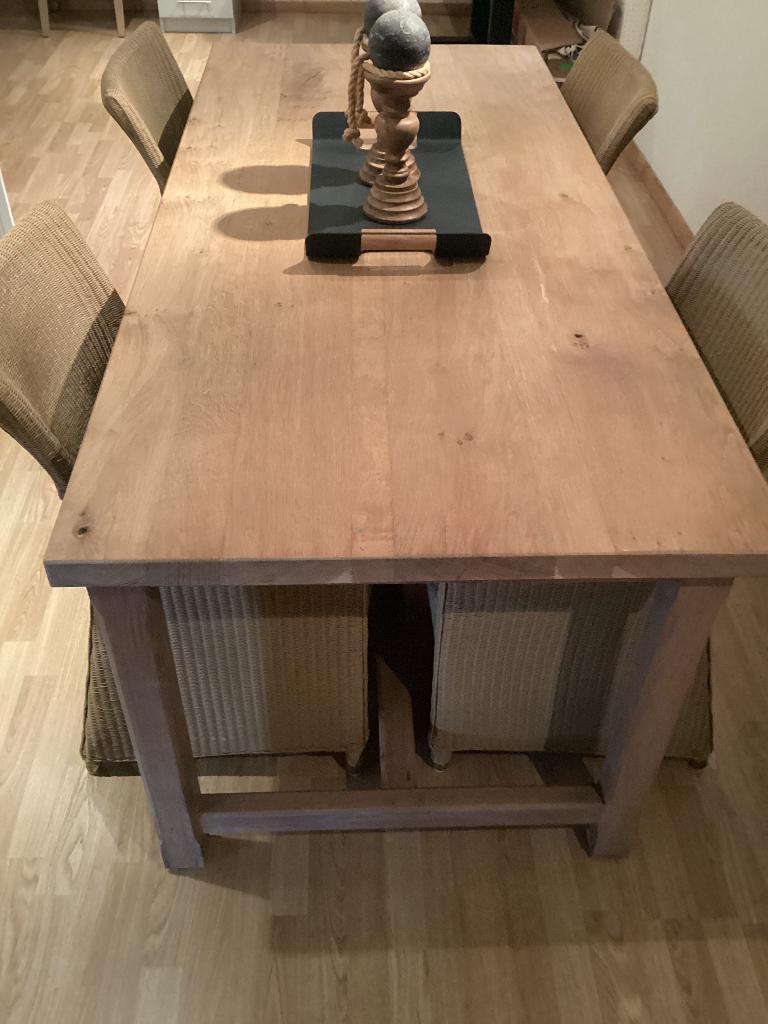 Een massief eiken tafel met loungestoelen., Huis en Inrichting, Tafels | Eettafels, Eikenhout, Ophalen