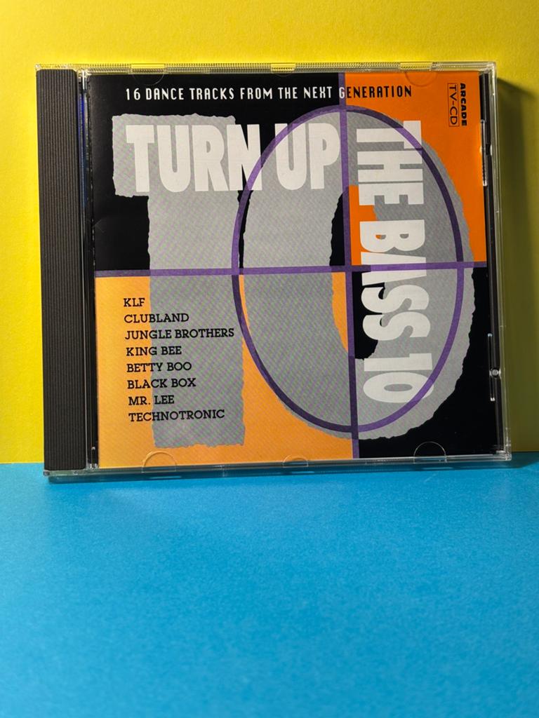 Turn up the bass 10 / nieuwstaat 1990”, Cd's en Dvd's, Cd's | Dance en House, Verzenden, Zo goed als nieuw