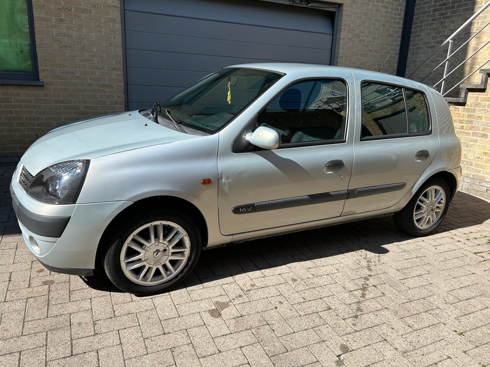 Renault Clio Airco + controle  + car pass, 4 deurs, Stof, Zwart, USB