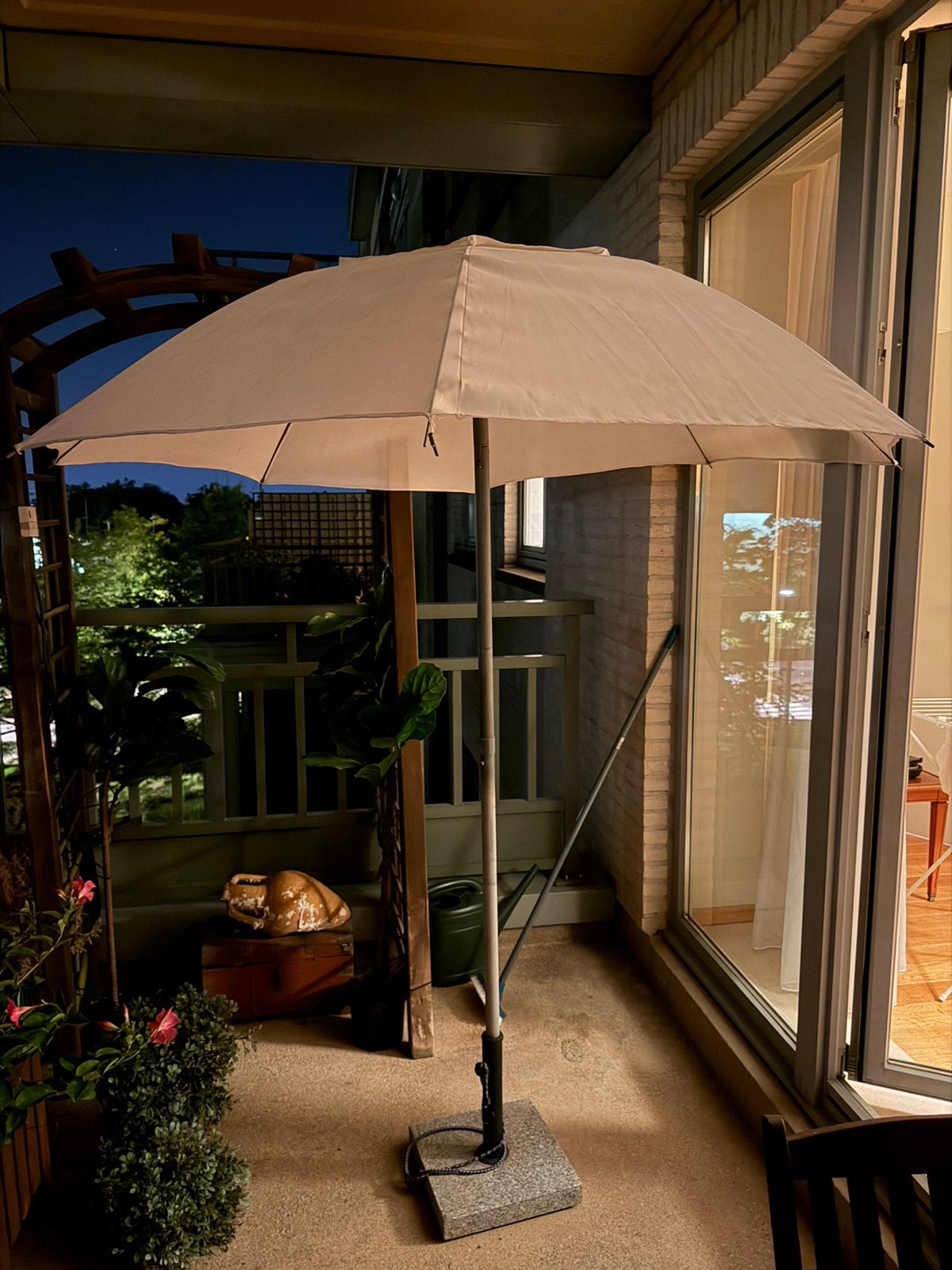Tuin parasol met zware voet, Ophalen, Gebruikt, Kantelbaar, 1 tot 2 meter
