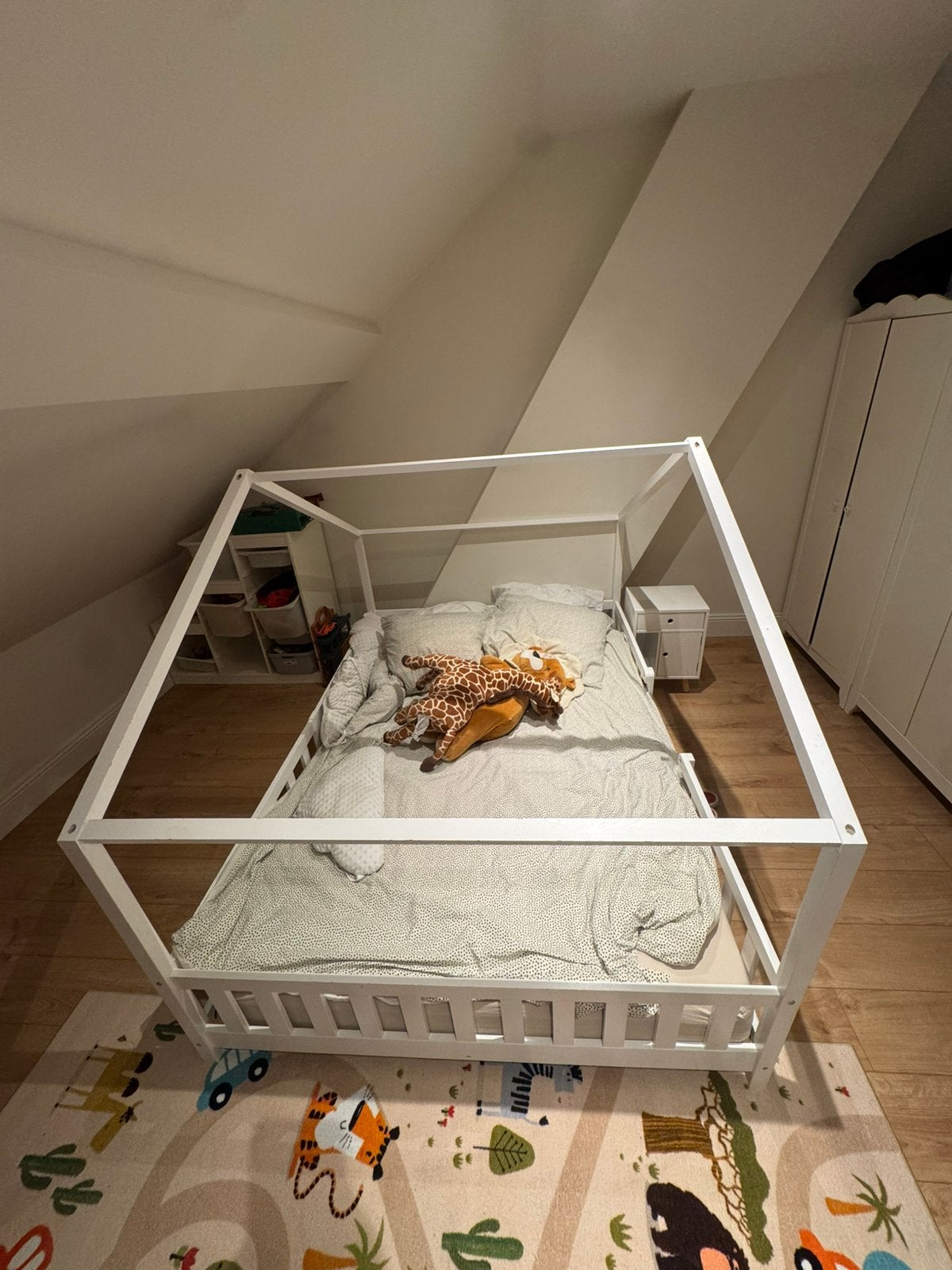 Wit kindercabinebed met matras — In zeer goede staat, Ophalen, Zo goed als nieuw