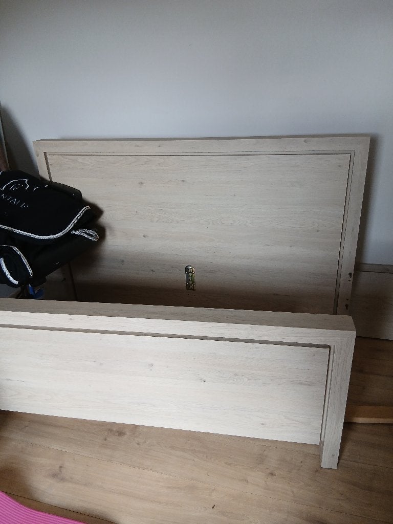Bed 1,40 m zonder latoflex, Ophalen, Beige, 140 cm, Zo goed als nieuw