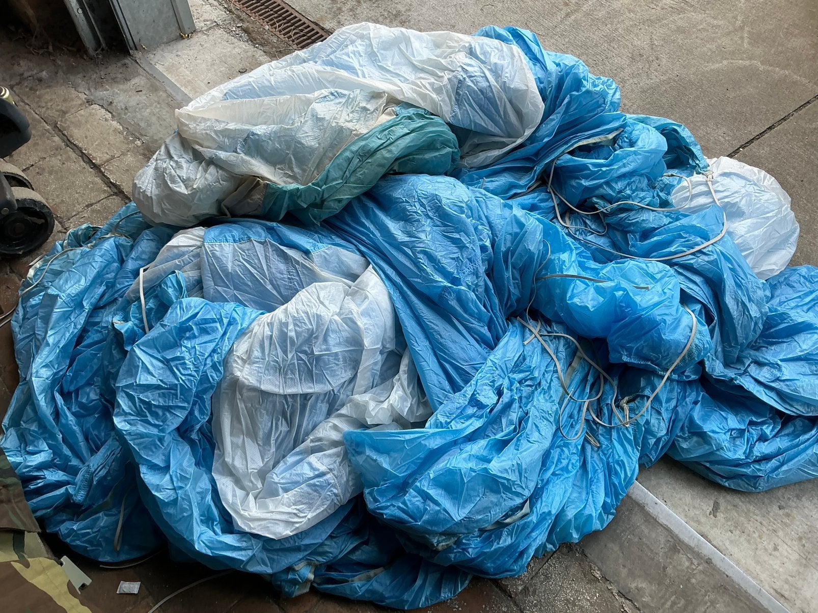 Parachute pour larguer du matériel, Enlèvement ou Envoi