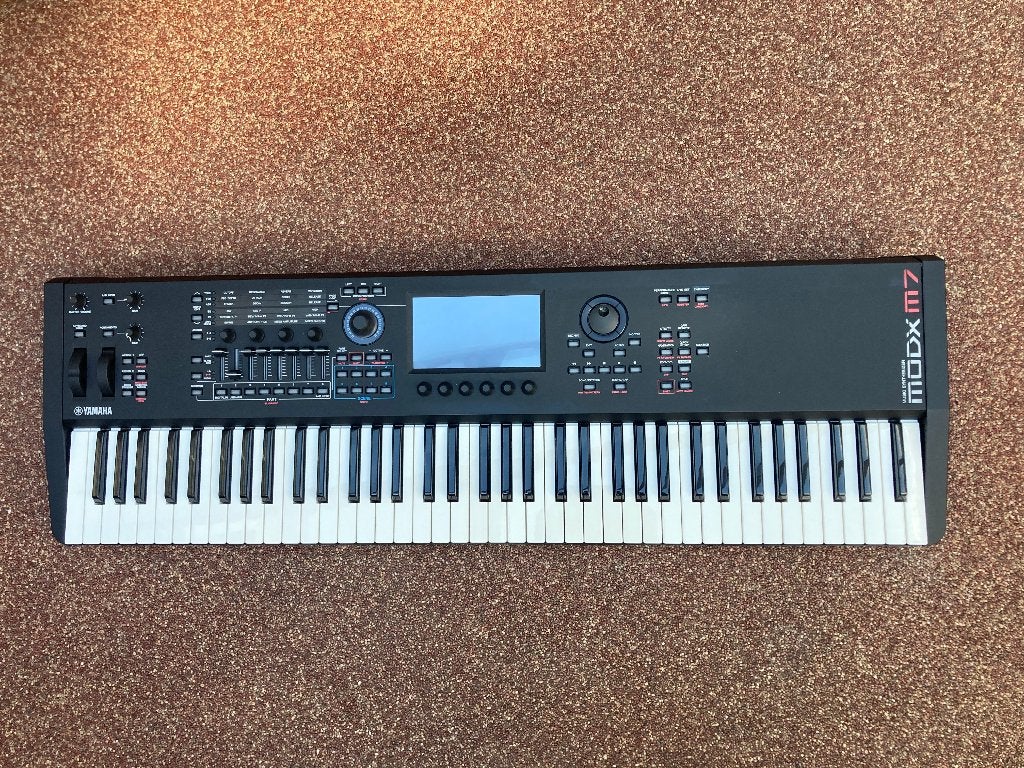 Synthétiseur Yamaha Modx M7 avec sacoche et pédale, Musique & Instruments, Yamaha, Enlèvement, 76 touches, Avec valise ou flightcase