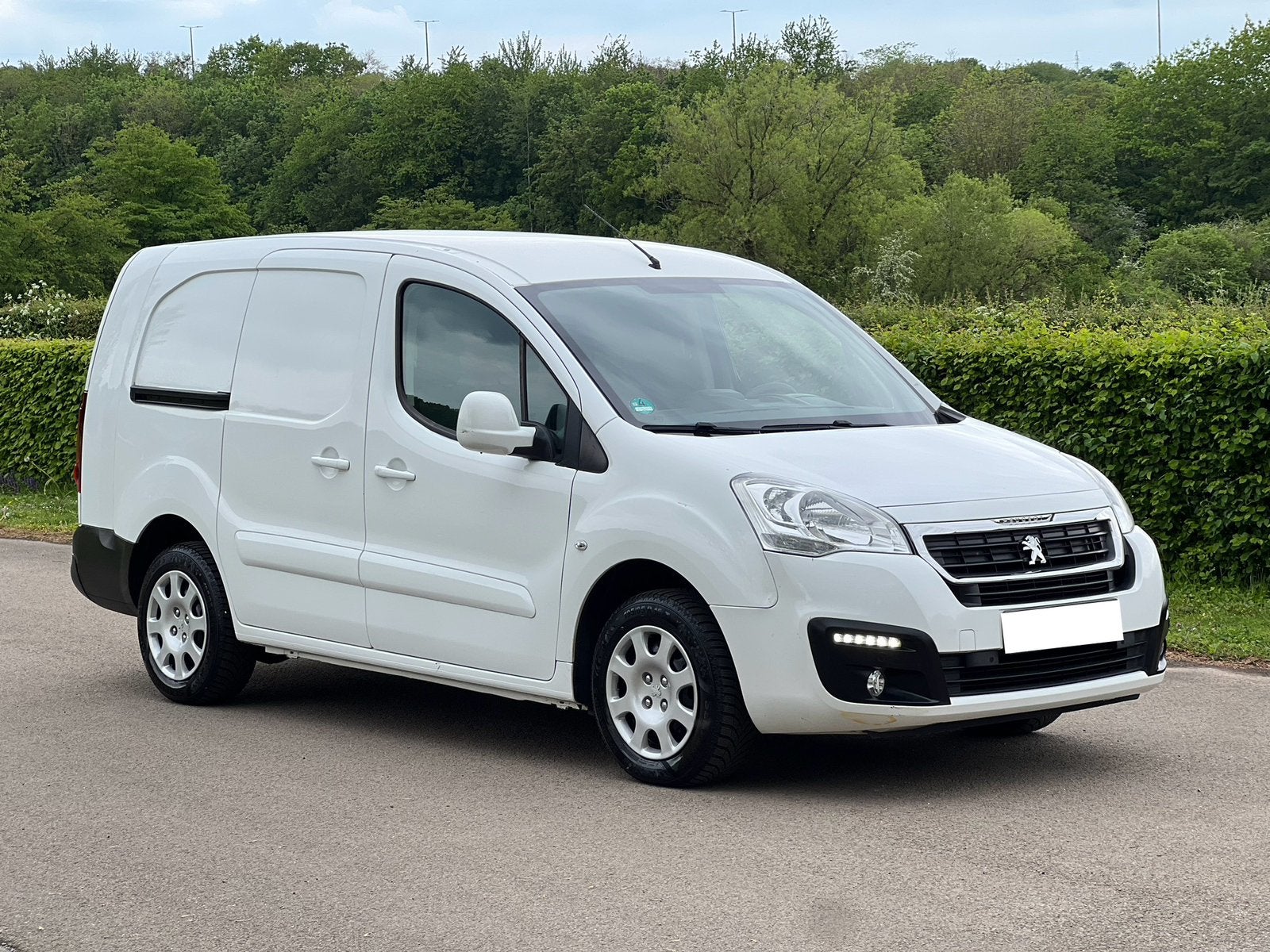 Peugeot partner lang chassis 1.6 HDI Euro 6 **164.000 km**, 4 deurs, Stof, Euro 6, Grijs