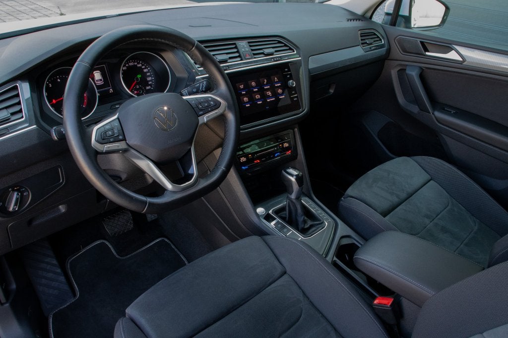 Volkswagen Tiguan 1.5 TSI DSG / APPLE CARPLAY / CAMERA, Auto's, Volkswagen, 1498 cc, 4 cilinders, Alcantara, Wit