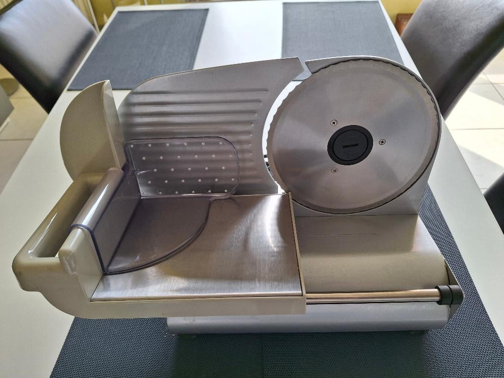 Brood- en allessnijder, Elektronische apparatuur, Ophalen, Gebruikt