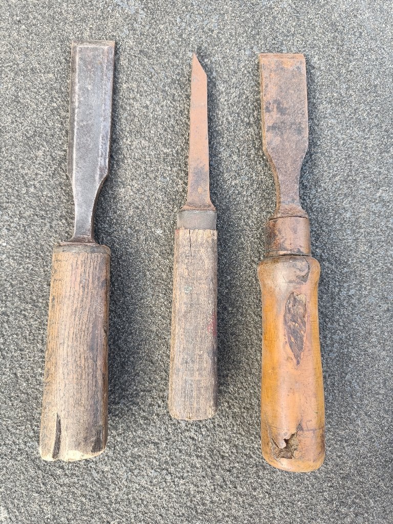 3 hout beitels, Ophalen