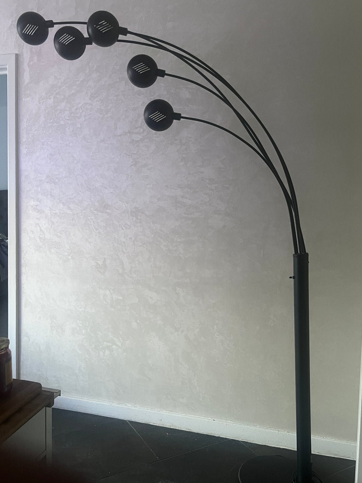 Lampadaire arc design noir – 5 bras orientables – 50 €, Maison & Meubles, Enlèvement ou Envoi, Comme neuf, Métal