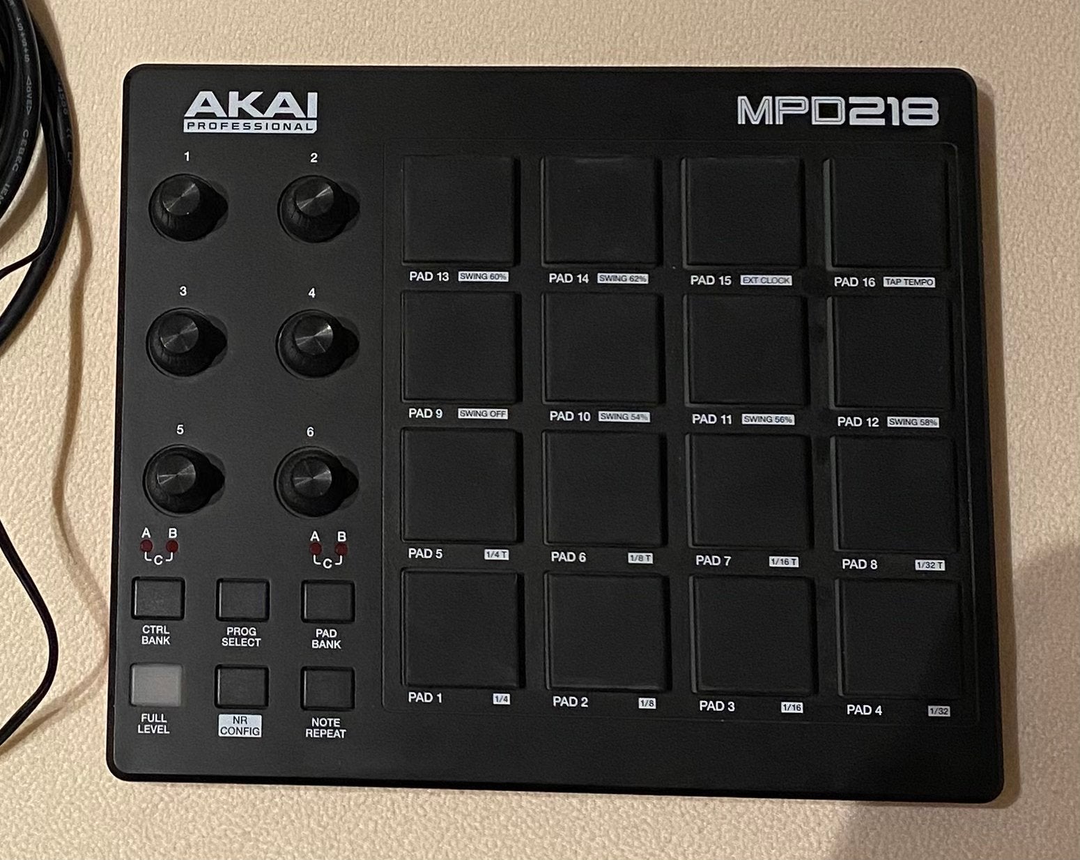 Akai MPD 218, Enlèvement, Comme neuf
