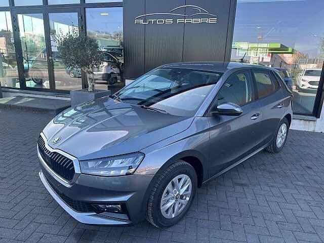 SKODA Fabia 1.0i Serie 130years Camera GPS Verw zetels NIEUW, Auto's, USB, Zwart, Zilver of Grijs, 999 cc