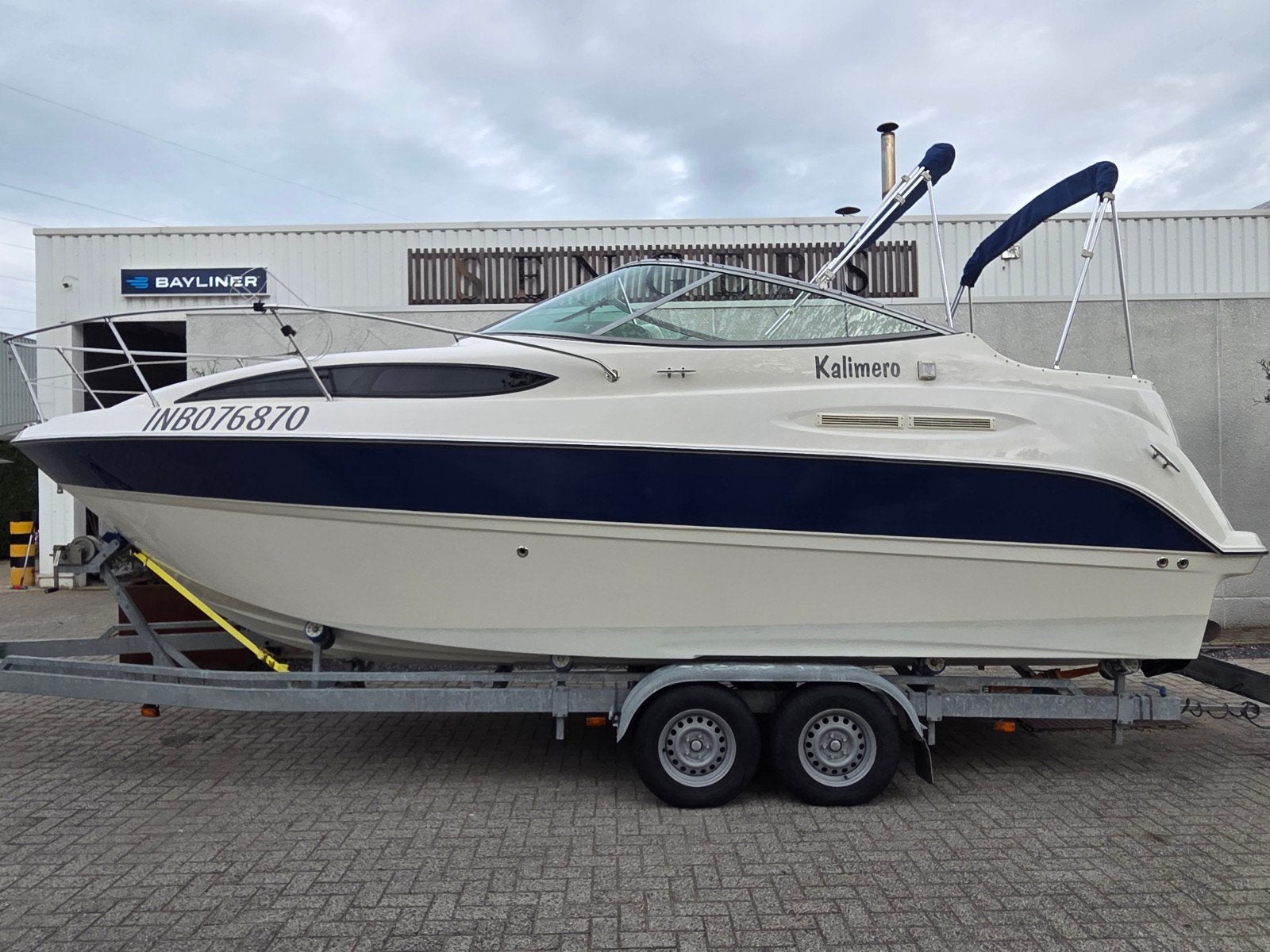 Bayliner 245 - in zeer goede staat, Sports nautiques & Bateaux, Remorque, Essence, Moteur in-bord, 260 ch