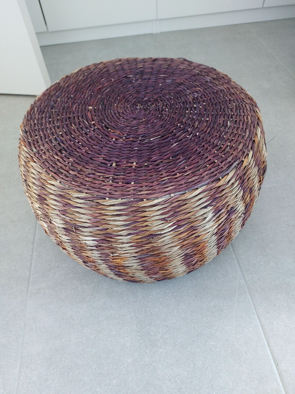 poefje in aubergine en crème kleur, Maison & Meubles, Enlèvement, Comme neuf, Convient pour l'extérieur, Multicolore