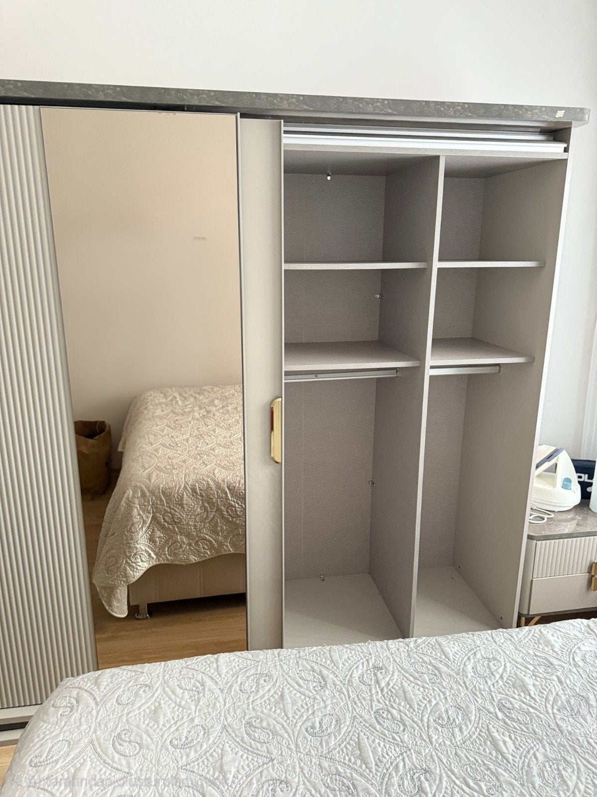 Armoires portes coullisantes Istikbal, Avec porte(s), 200 cm ou plus, Comme neuf, Enlèvement