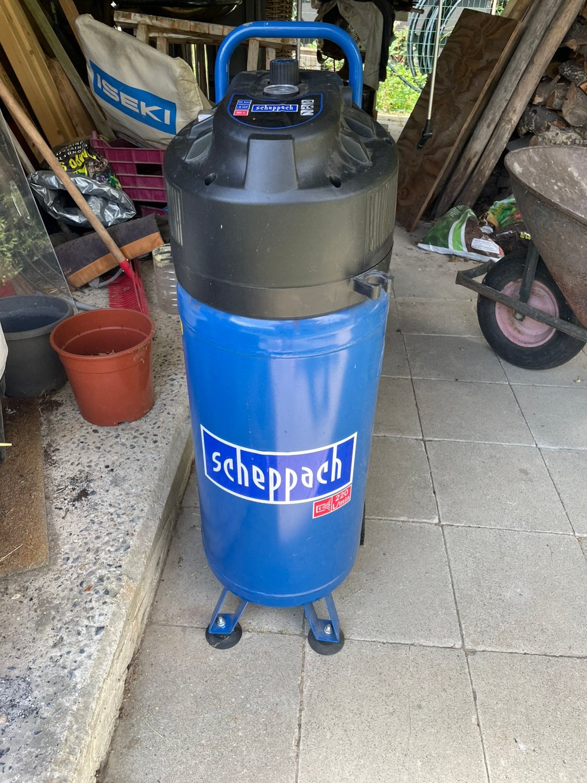 GRATIS Compressor/vat voor reserveonderdelen, Ophalen, Gebruikt, 6 tot 10 bar, Minder dan 200 liter/min