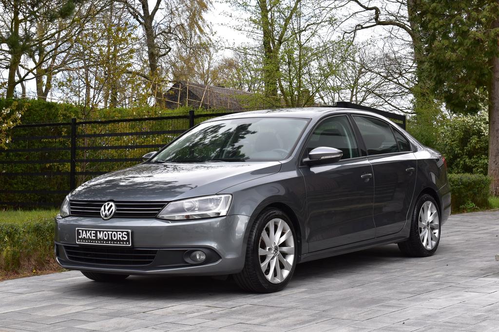 Jetta 1.6 CR TDi Comfortline BMT/GARANTIE/JA 17/, Auto's, Navigatiesysteem, Euro 5, Stof, Zwart